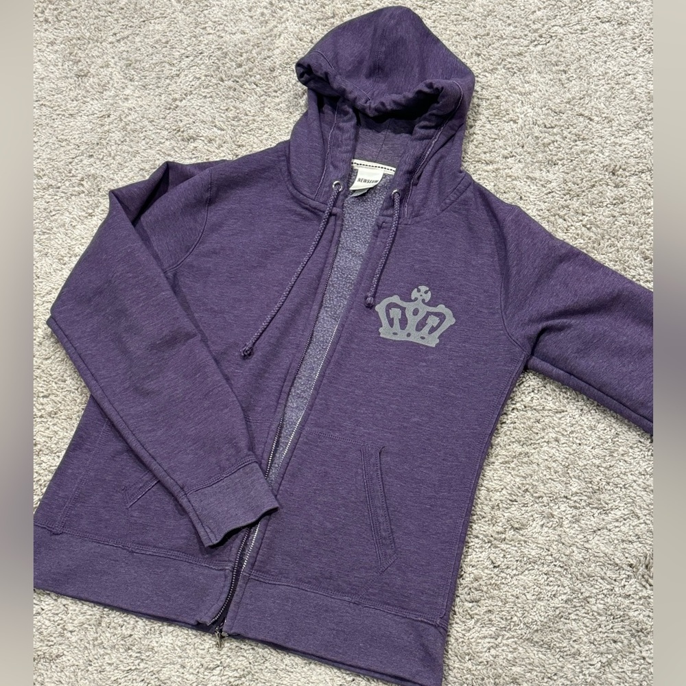 Women’s Zip-Up Sweatshirt
